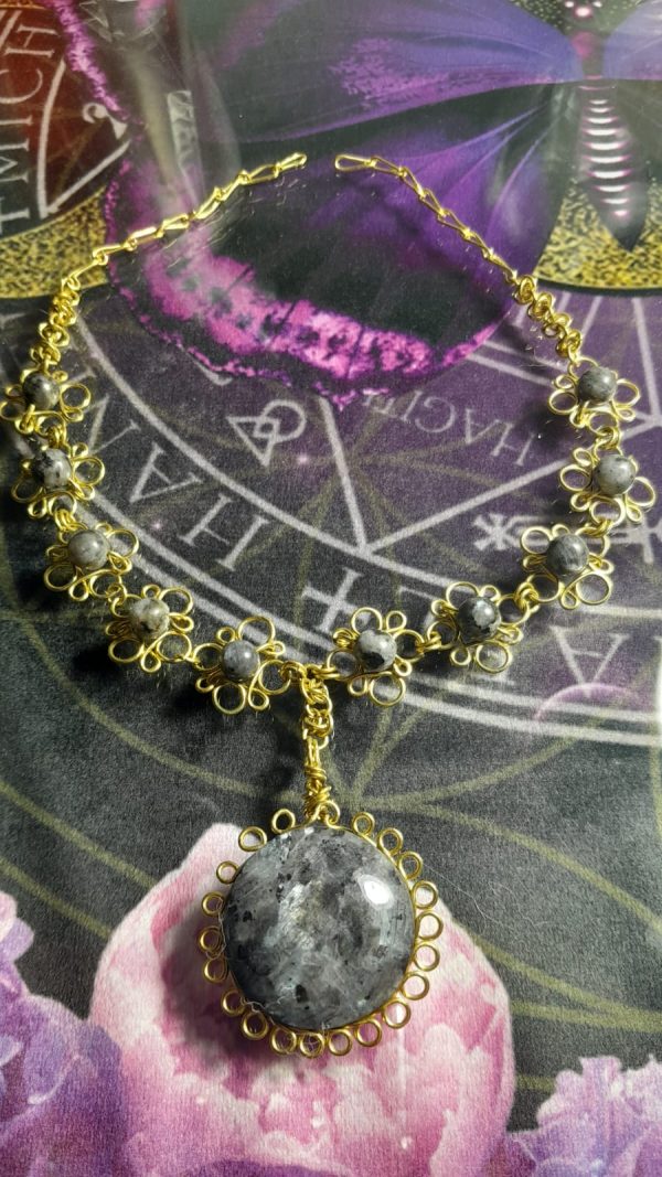 Collar artesanal ala de mosca
